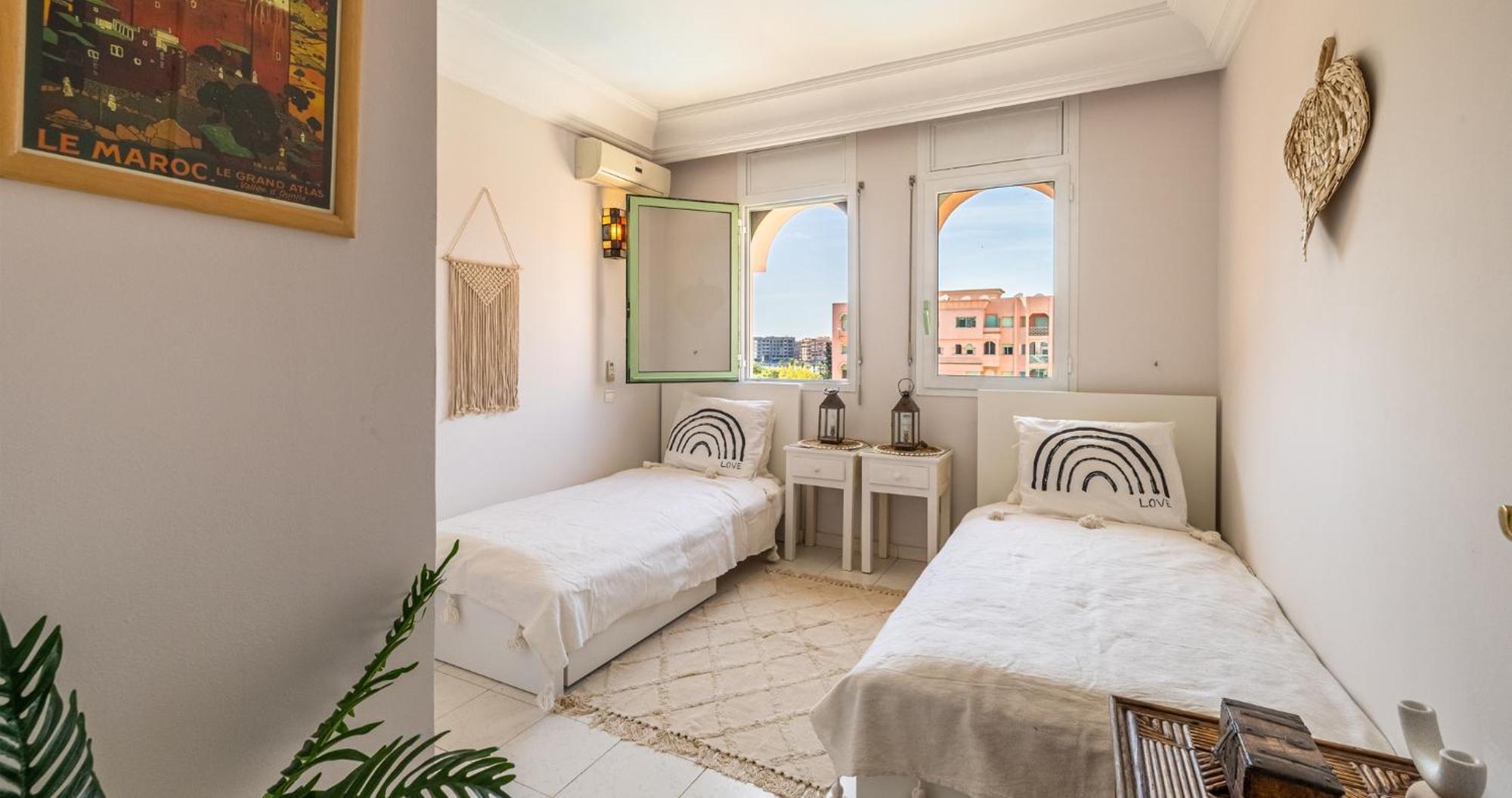 Charming 2-Bed Oasis Pool View Apartment มาร์ราเกช ภายนอก รูปภาพ