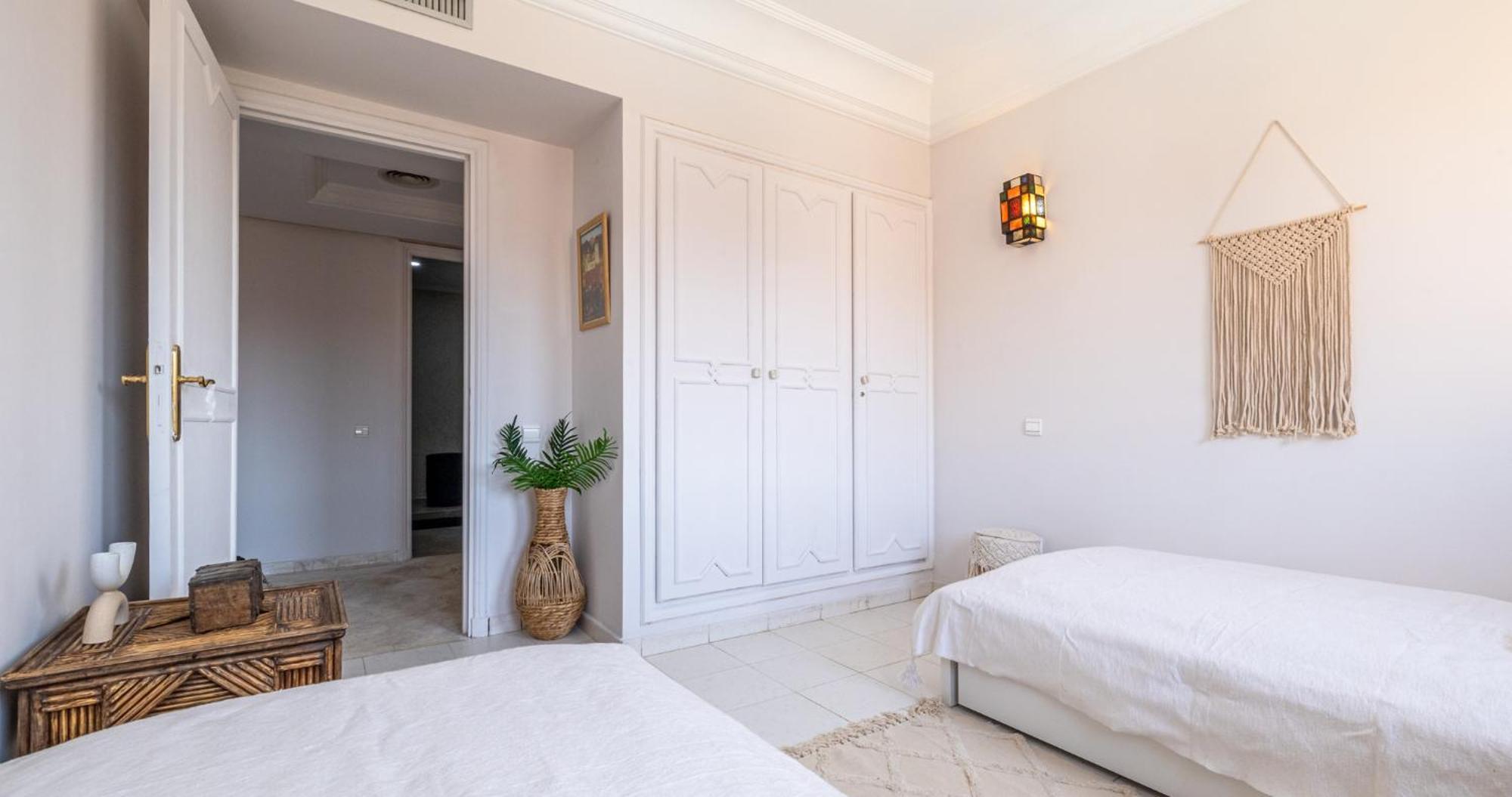 Charming 2-Bed Oasis Pool View Apartment มาร์ราเกช ภายนอก รูปภาพ