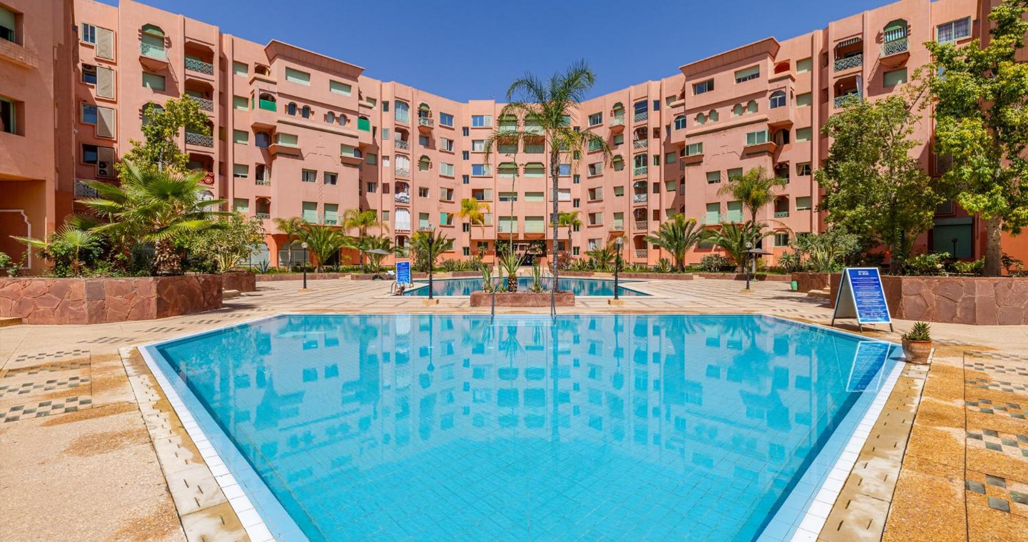 Charming 2-Bed Oasis Pool View Apartment มาร์ราเกช ภายนอก รูปภาพ